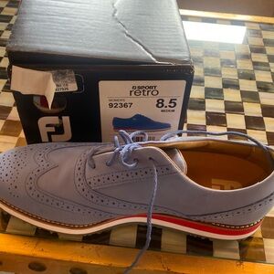 Foot hot woman's golf shoes.  Never worn.